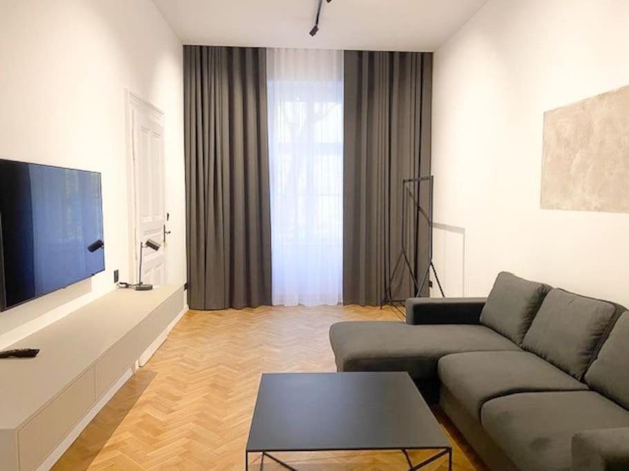 פראג Capitol Deluxe Apartment מראה חיצוני תמונה