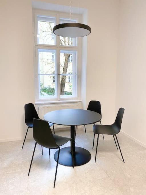 פראג Capitol Deluxe Apartment מראה חיצוני תמונה