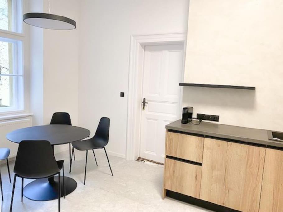פראג Capitol Deluxe Apartment מראה חיצוני תמונה